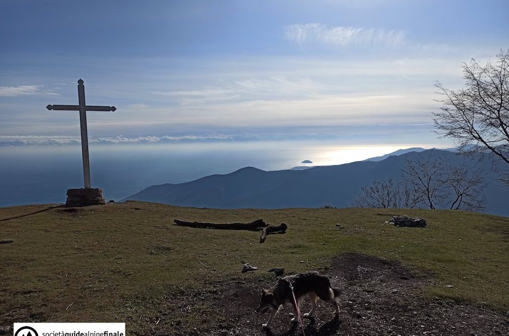 MONTE RAVINET, UN ANELLO TRA STORIA E NATURA