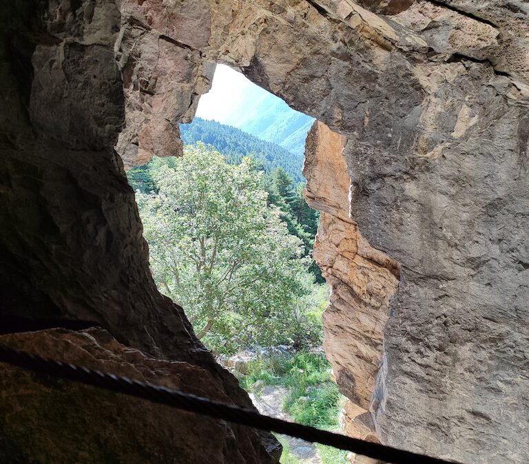 Escursione nella Grotta delle Vene – Alpi Liguri